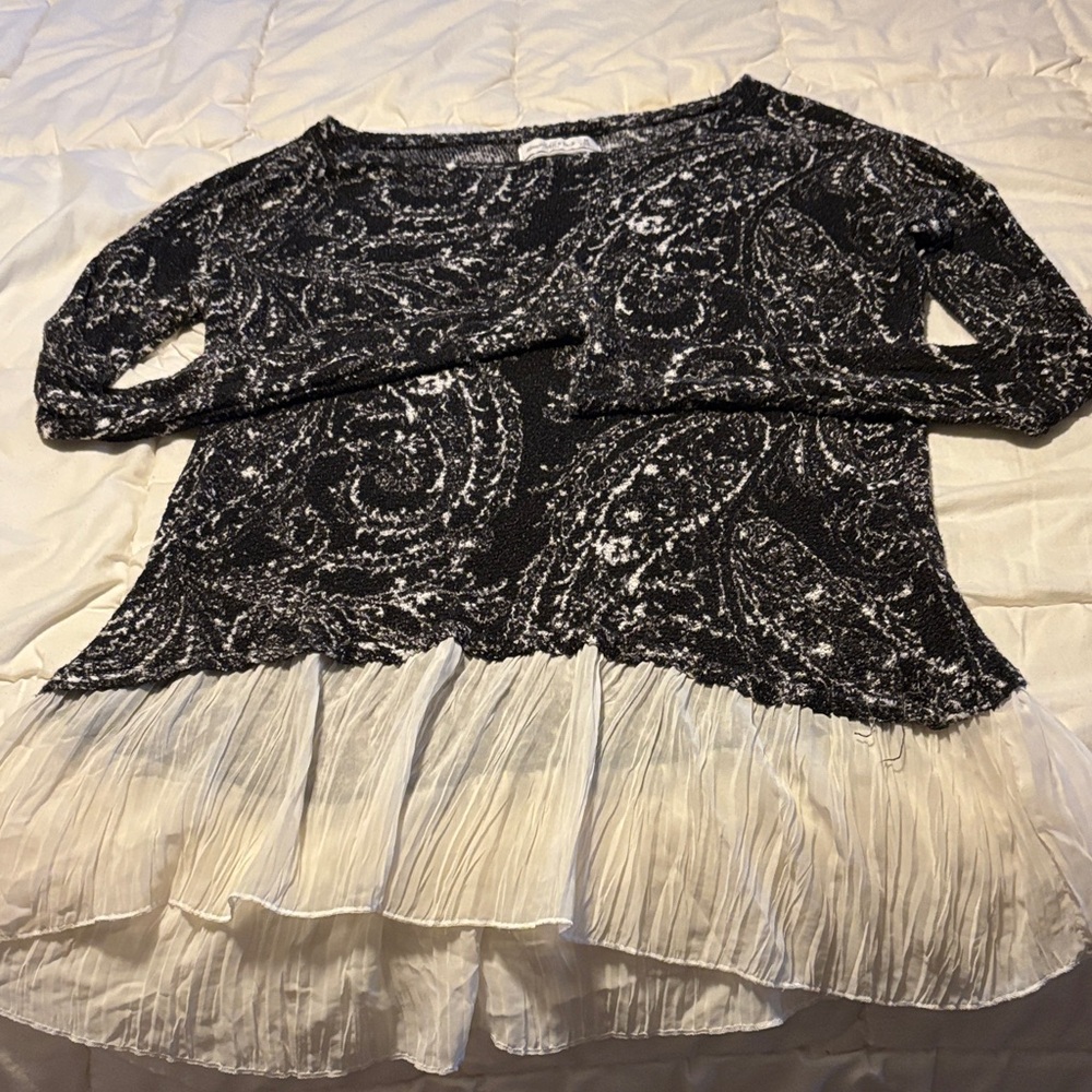 Abercrombie & Fitch Black and White Paisley Blouse